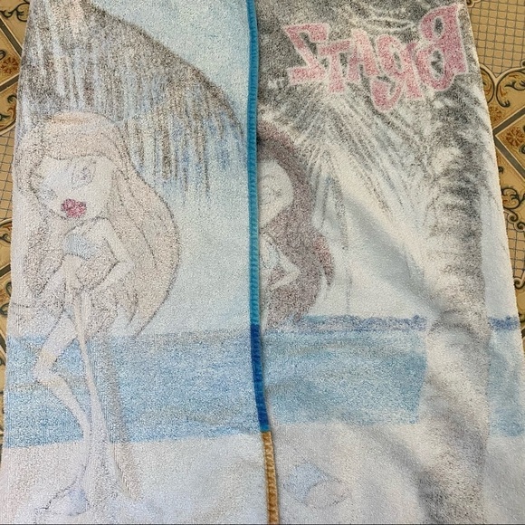 Bratz Dolls 2004 Beach Scene Beach Towel 27”x54” - Picture 5 of 9